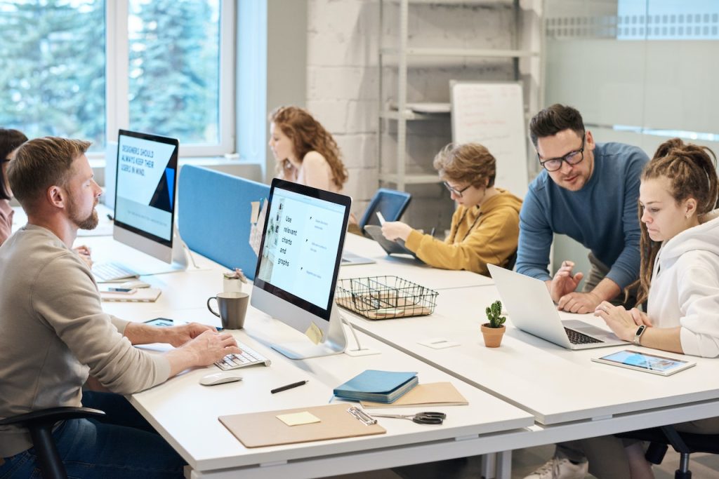 avantages de travailler dans les espaces coworking